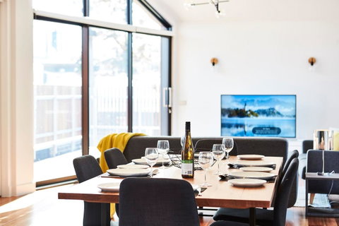 Richmond Â· 3 Level Architecturally Designed Richmond House - Accommodation Sunshine Coast 4