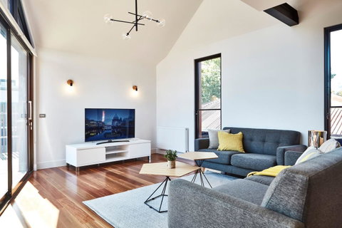 Richmond Â· 3 Level Architecturally Designed Richmond House - Accommodation Sunshine Coast 1