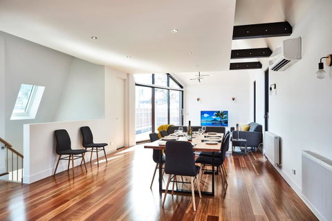 Richmond Â· 3 Level Architecturally Designed Richmond House - Accommodation Sunshine Coast 3