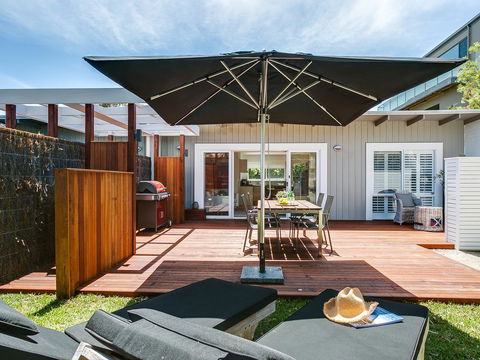 Capella Villa No. 4 - Stunning Luxury Decor Inside And Out - Accommodation Sunshine Coast 0