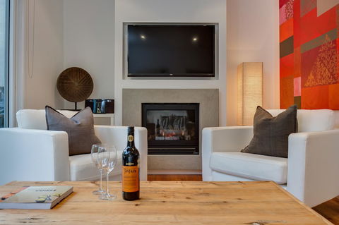 Capella Villa No. 4 - Stunning Luxury Decor Inside And Out - Accommodation Sunshine Coast 2