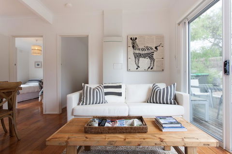 Capella Villa No. 4 - Stunning Luxury Decor Inside And Out - Accommodation Sunshine Coast 3