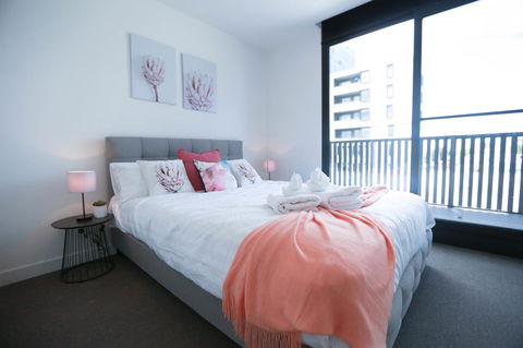 Box Hill 2 Bedroom Apt (La Maison) 02 - Accommodation Sunshine Coast 3
