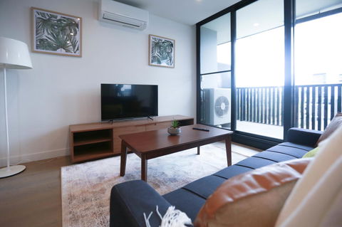 Box Hill 2 Bedroom Apt (La Maison) 02 - Accommodation Sunshine Coast 2
