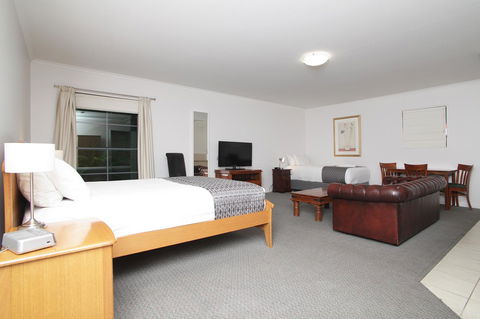 Quality Inn & Suites The Menzies - Accommodation Sunshine Coast 10