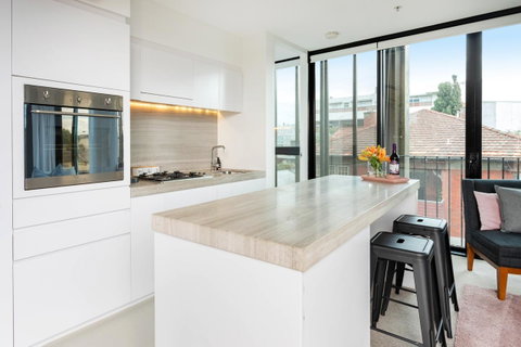Modern Apartment In The Heart Of St Kilda - Accommodation Sunshine Coast 8
