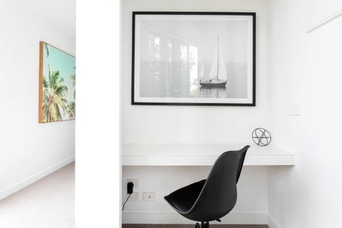 Modern Apartment In The Heart Of St Kilda - Accommodation Sunshine Coast 2