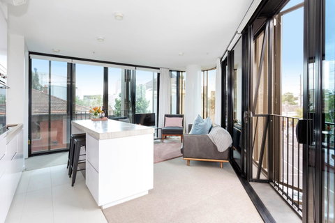 Modern Apartment In The Heart Of St Kilda - Accommodation Sunshine Coast 4