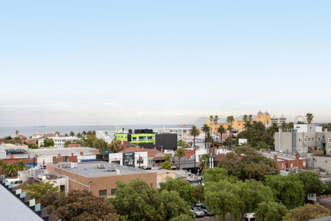 Modern Apartment In The Heart Of St Kilda - Accommodation Sunshine Coast 22