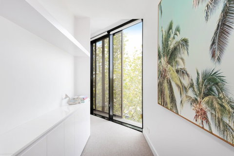 Modern Apartment In The Heart Of St Kilda - Accommodation Sunshine Coast 1