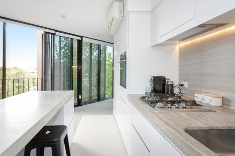 Modern Apartment In The Heart Of St Kilda - Accommodation Sunshine Coast 6