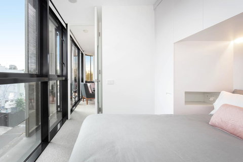 Modern Apartment In The Heart Of St Kilda - Accommodation Sunshine Coast 10