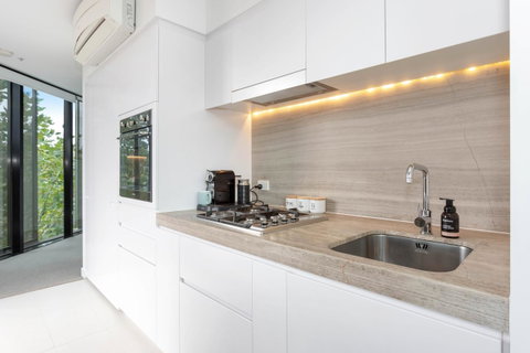 Modern Apartment In The Heart Of St Kilda - Accommodation Sunshine Coast 5