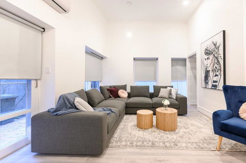Unique 3 Bedroom Central CBD Townhouse - Accommodation Sunshine Coast 1