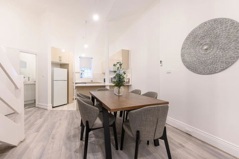 Unique 3 Bedroom Central CBD Townhouse - Accommodation Sunshine Coast 6