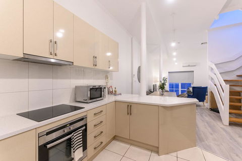 Unique 3 Bedroom Central CBD Townhouse - Accommodation Sunshine Coast 5