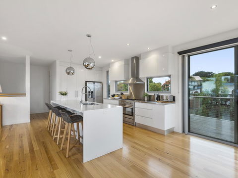 Aireys Ocean View - Accommodation Sunshine Coast 6