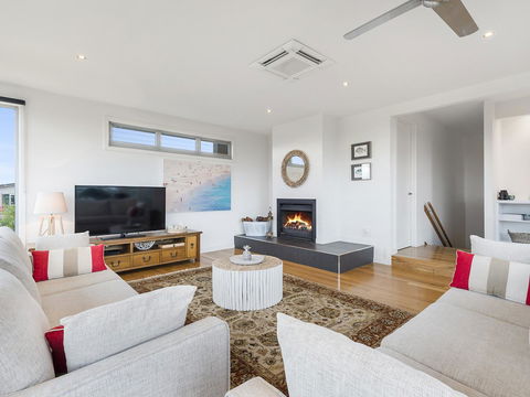 Aireys Ocean View - Accommodation Sunshine Coast 2