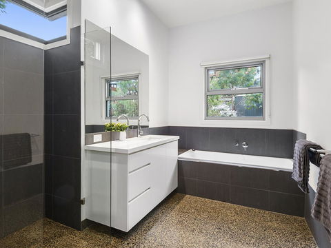 Aireys Ocean View - Accommodation Sunshine Coast 9