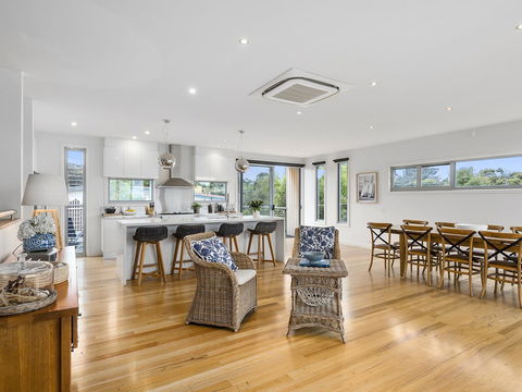 Aireys Ocean View - Accommodation Sunshine Coast 5