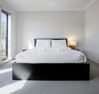 Point Cook Home with a Lovely View in Salt Water - Accommodation Sunshine Coast