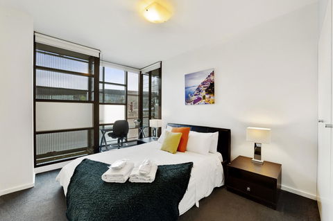 Signature Waterfront Apartments - Accommodation Sunshine Coast 3