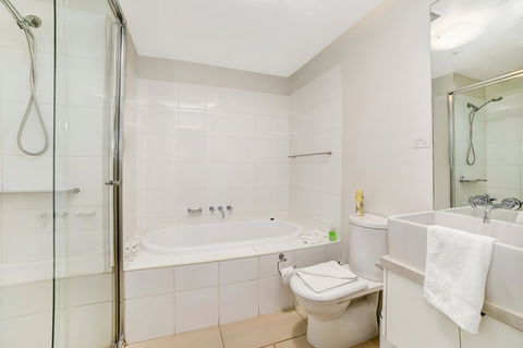 Signature Waterfront Apartments - Accommodation Sunshine Coast 14