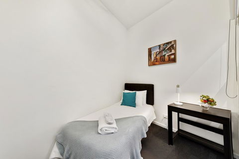 Signature Waterfront Apartments - Accommodation Sunshine Coast 1