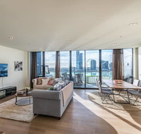 Waterfront 3 Bedroom Luxury Home Victoria Harbour - Accommodation Sunshine Coast