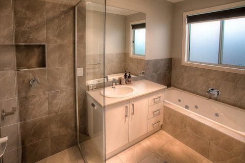 Luxury Abalina Cottages - Accommodation Sunshine Coast 10