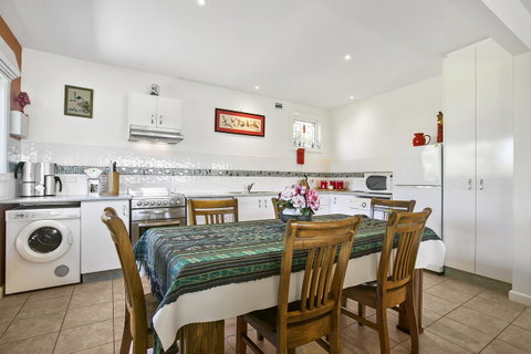 Black Dolphin Beach Penthouse - Accommodation Sunshine Coast 4