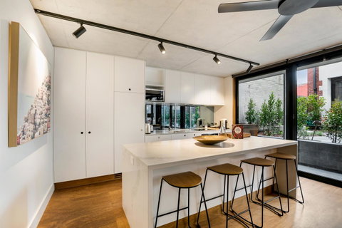 Stylish Apartment In Unique Church Development - Accommodation Sunshine Coast 6