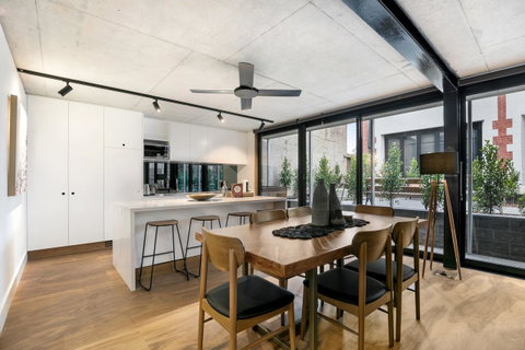 Stylish Apartment In Unique Church Development - Accommodation Sunshine Coast 8