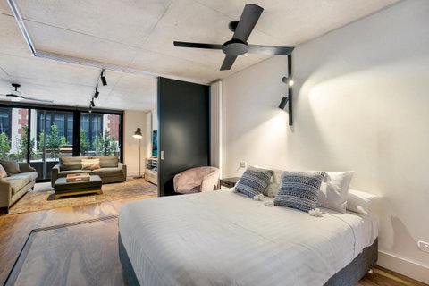 Stylish Apartment In Unique Church Development - Accommodation Sunshine Coast 10