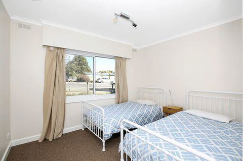 The Hill House - Accommodation Sunshine Coast 2