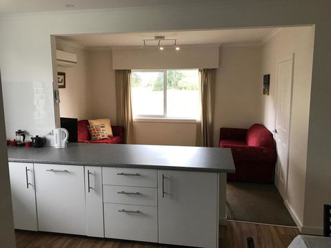 The Hill House - Accommodation Sunshine Coast 4