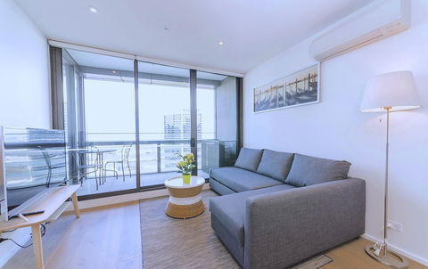 Brilliant Victoria Harbour Waterfront - Accommodation Sunshine Coast 5