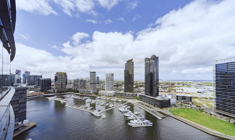 Brilliant Victoria Harbour Waterfront - Accommodation Sunshine Coast 7