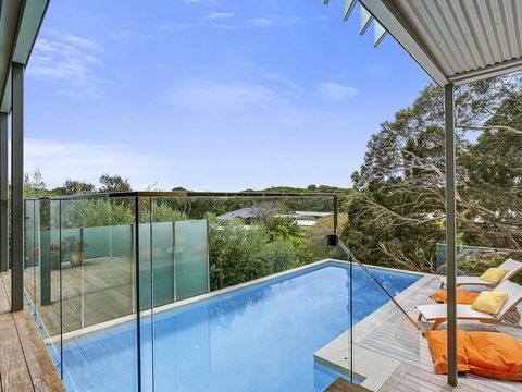 Lansdowne Villa - With Swimming Pool - Accommodation Sunshine Coast 0