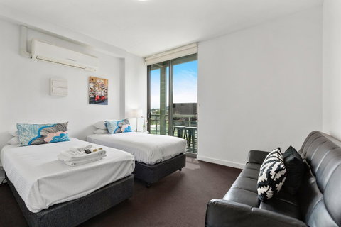 Docklands Private Collection - City Harbour Apartments - Accommodation Sunshine Coast 11