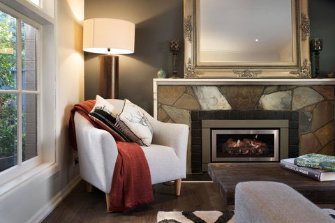 East Street Daylesford - Accommodation Sunshine Coast 0