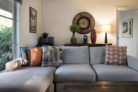 East Street Daylesford - Accommodation Sunshine Coast 26
