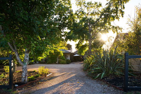 East Street Daylesford - Accommodation Sunshine Coast 7