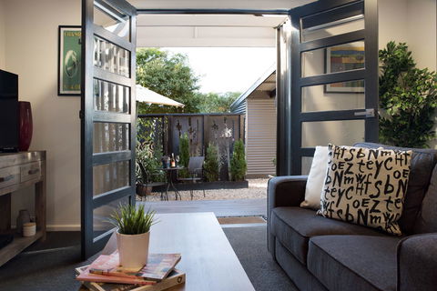 East Street Daylesford - Accommodation Sunshine Coast 12