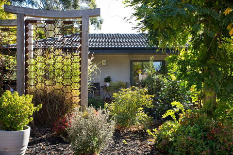 East Street Daylesford - Accommodation Sunshine Coast 14