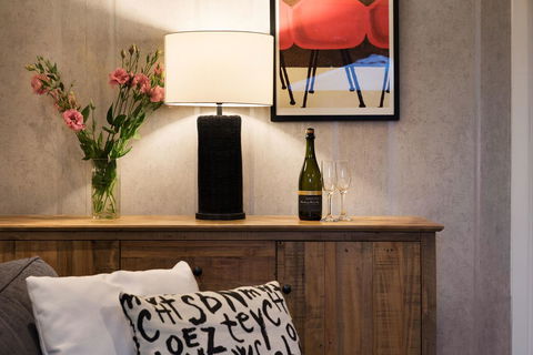 East Street Daylesford - Accommodation Sunshine Coast 1