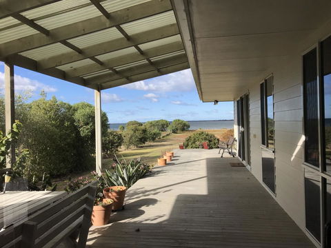 Eagle Bay Views - Accommodation Sunshine Coast 0