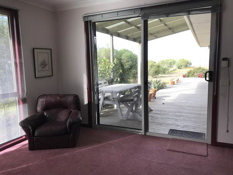 Eagle Bay Views - Accommodation Sunshine Coast 7