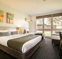 Burvale Hotel - Accommodation Sunshine Coast