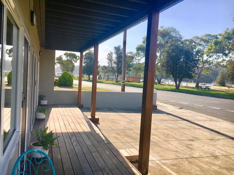 The Wheelhouse - 2BR Waterfront Apt In Town - Accommodation Sunshine Coast 17